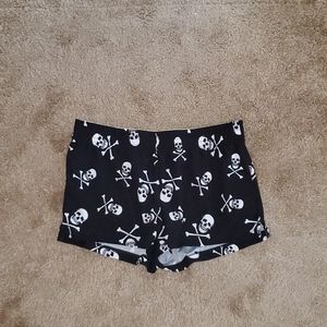 Skull print shorts